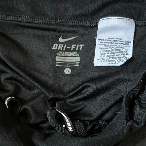 Nike Low-Rise Black Running Shorts Lightweight Moisture-Wicking with Liner - Picture 2 of 3